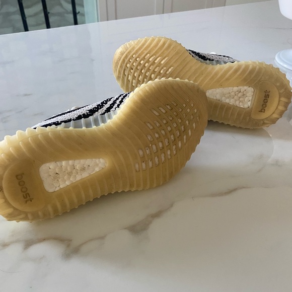 Adidas Yeezy Boost 350 V2 Zebras - Picture 5 of 7
